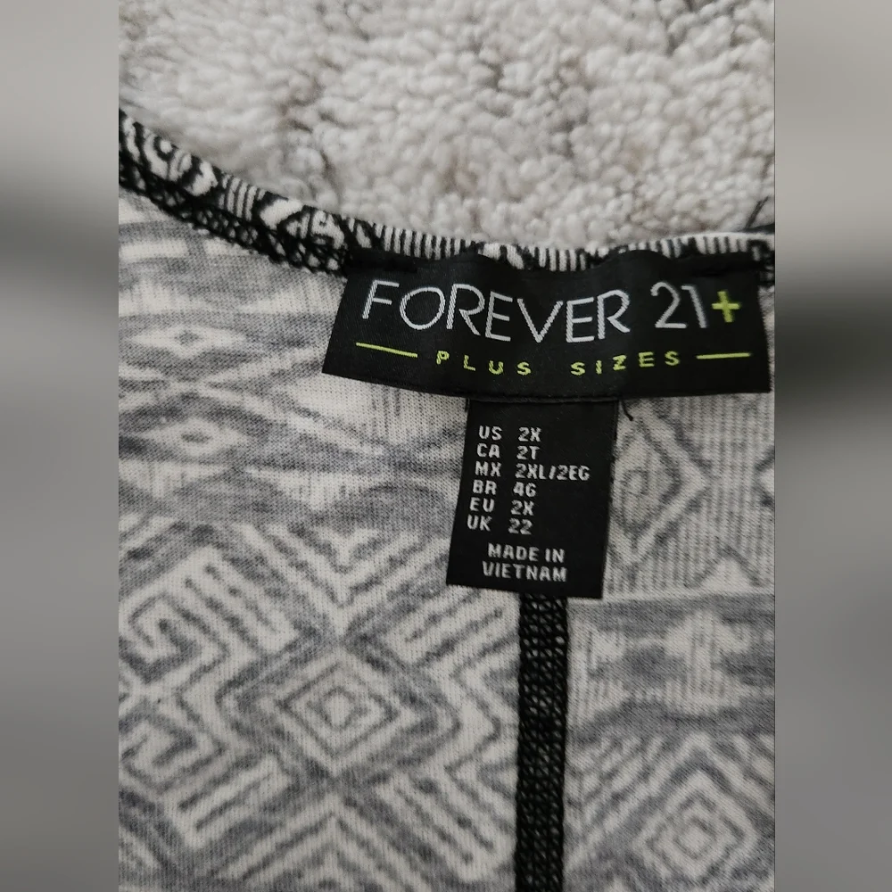 FINAL PRICE!! NWT! FOREVER 21 TANK TOP ! - Picture 4 of 4